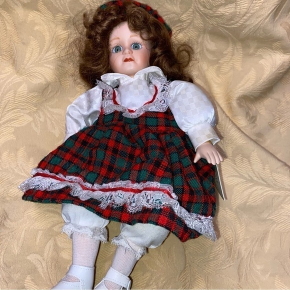 NWT Soft Expressions doll moves her head as “Some Enchanted Evening” plays. - Picture 12 of 13